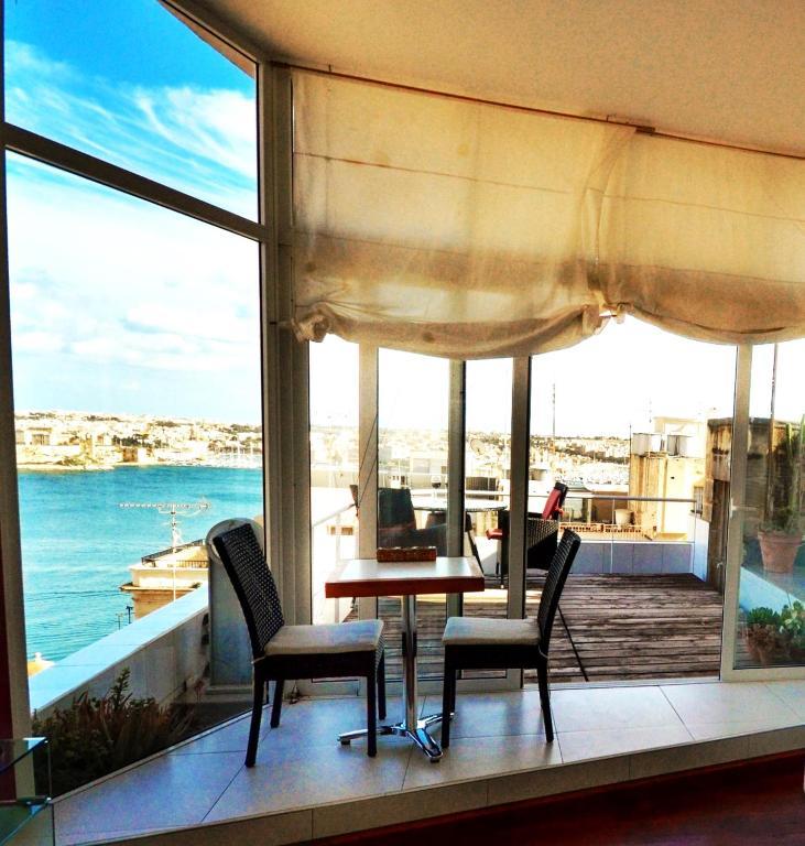 Palazzo Valletta Suites Luaran gambar